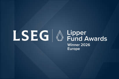 Sfondo blu LSE con la scritta “LSEG | Vincitore dei Lipper Fund Awards 2026 Europa” in bianco. Il testo è separato da un logo geometrico. Tono professionale.